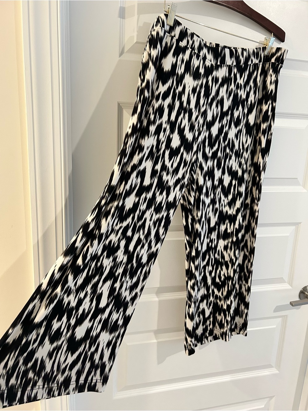 Chicos Travelers Wide Leg Cropped Pants Black White Size 16 US Chicos 3